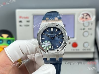 High Quality Replica AUDEMARS PIGUET Royal Oak Dark Blue Leather Strap Dark Blue Grande Tasserie Grid Pattern Face Dial Silver Hexagonal Screw Fixed Case Watch 33mm